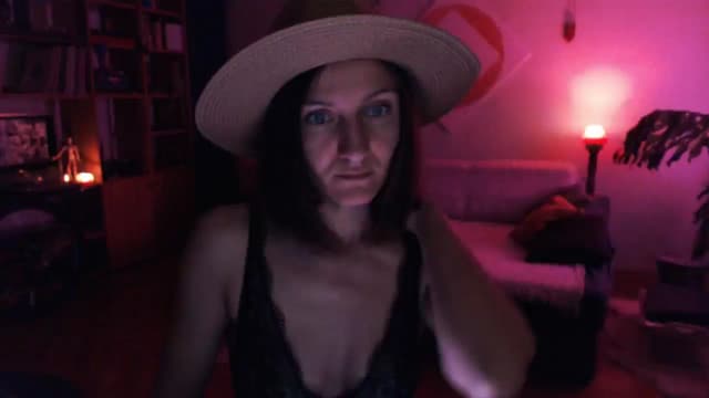 Gallery image thumbnail from Beth_'s myfreecams stream on, 05/25/2024, 20:45 image 15 of 20