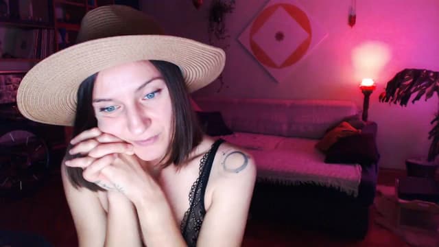 Gallery image thumbnail from Beth_'s myfreecams stream on, 05/25/2024, 21:18 image 5 of 20
