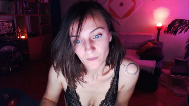 Gallery image thumbnail from Beth_'s myfreecams stream on, 05/25/2024, 21:18 image 16 of 20