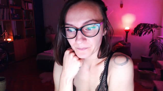 Gallery image thumbnail from Beth_'s myfreecams stream on, 05/25/2024, 22:46 image 12 of 20