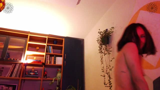 Gallery image thumbnail from Beth_'s myfreecams stream on, 05/25/2024, 23:05 image 8 of 20