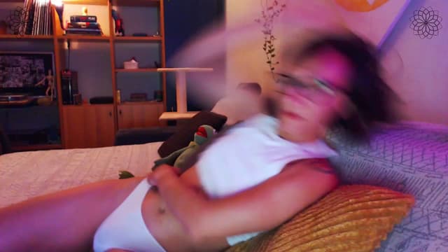 Gallery image thumbnail from Beth_'s myfreecams stream on, 07/27/2024, 21:21 image 7 of 20