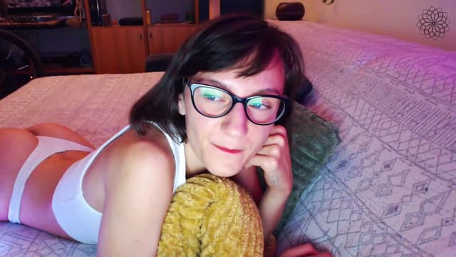 Gallery image thumbnail from Beth_'s myfreecams stream on, 07/27/2024, 21:21 image 11 of 20