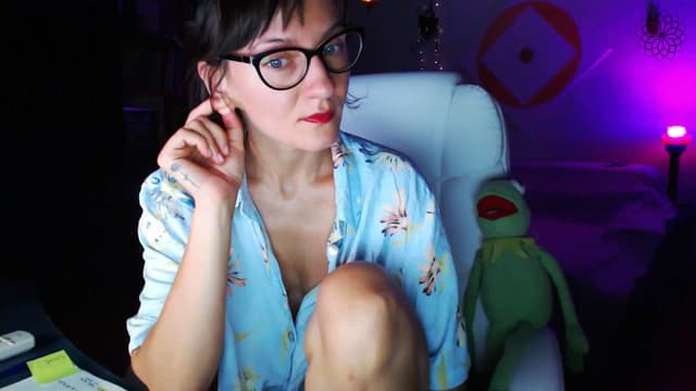 Gallery image thumbnail from Beth_'s myfreecams stream on, 08/08/2024, 22:19 image 14 of 20