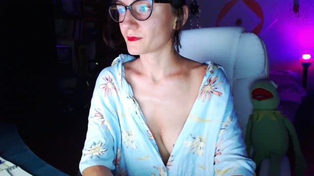Gallery image thumbnail from Beth_'s myfreecams stream on, 08/08/2024, 22:19 image 3 of 20