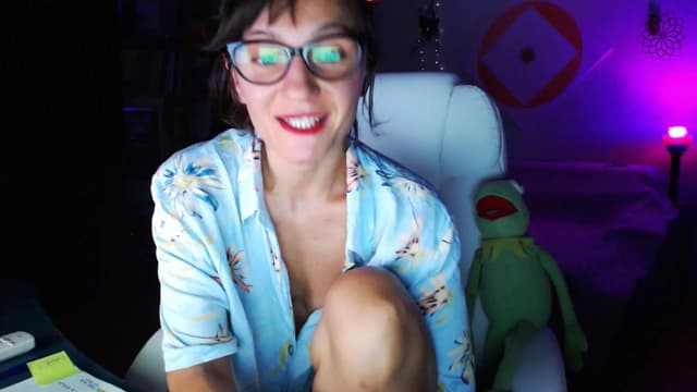 Gallery image thumbnail from Beth_'s myfreecams stream on, 08/08/2024, 22:19 image 15 of 20
