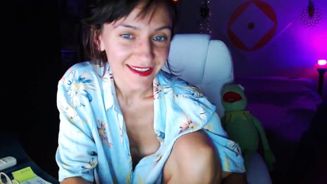 Gallery image thumbnail from Beth_'s myfreecams stream on, 08/08/2024, 22:19 image 18 of 20