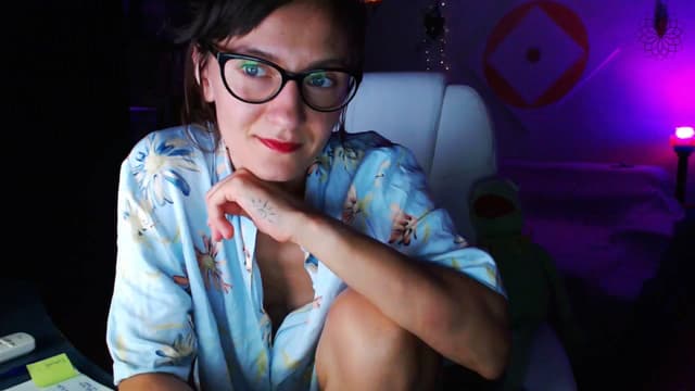 Gallery image thumbnail from Beth_'s myfreecams stream on, 08/08/2024, 22:19 image 16 of 20