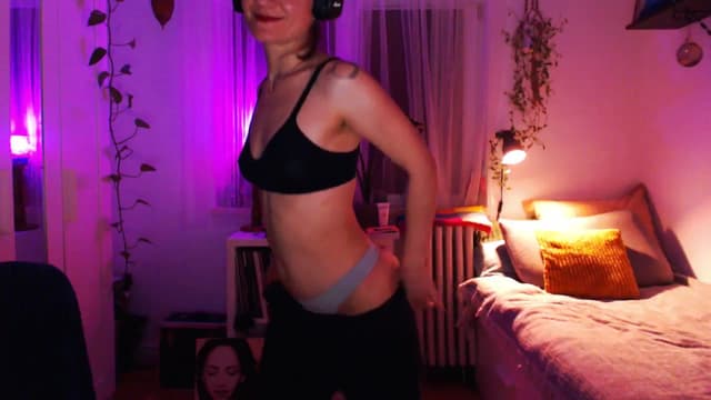 Gallery image thumbnail from Beth_'s myfreecams stream on, 02/26/2025, 24:27 image 15 of 20