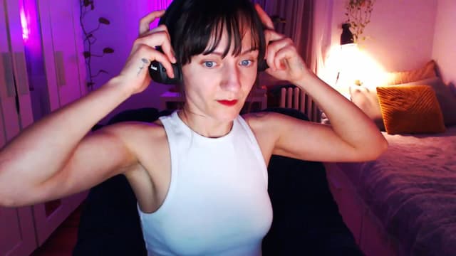 Gallery image thumbnail from Beth_'s myfreecams stream on, 03/03/2025, 23:44 image 8 of 20