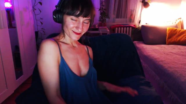 Gallery image thumbnail from Beth_'s myfreecams stream on, 03/20/2025, 23:30 image 16 of 20