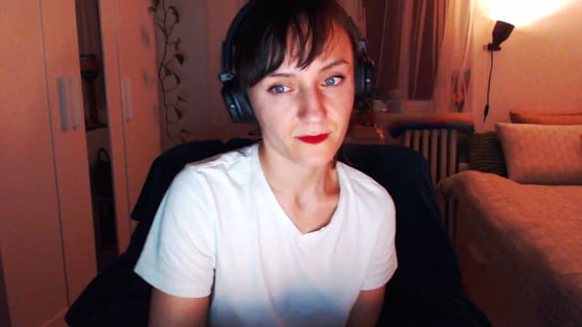 Gallery image thumbnail from Beth_'s myfreecams stream on, 04/06/2025, 19:18 image 16 of 20
