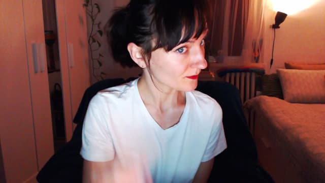 Gallery image thumbnail from Beth_'s myfreecams stream on, 04/06/2025, 19:18 image 15 of 20