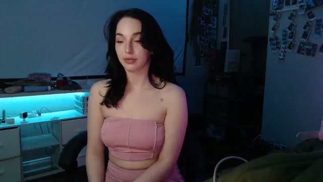Gallery image thumbnail from Blov3's myfreecams stream on, 04/27/2025, 08:26 image 15 of 20
