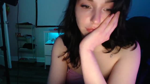 Gallery image thumbnail from Blov3's myfreecams stream on, 04/27/2025, 08:26 image 8 of 20