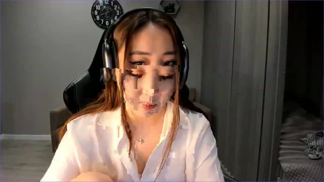 Gallery image thumbnail from Borra's myfreecams stream on, 11/22/2022, 05:51 image 14 of 20