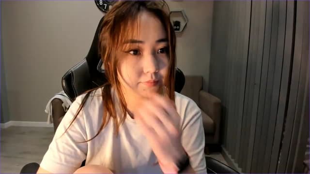 Gallery image thumbnail from Borra's myfreecams stream on, 11/23/2022, 07:17 image 8 of 20