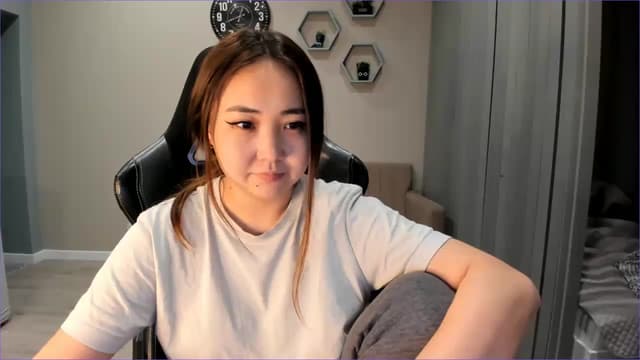 Gallery image thumbnail from Borra's myfreecams stream on, 11/22/2022, 09:10 image 17 of 20