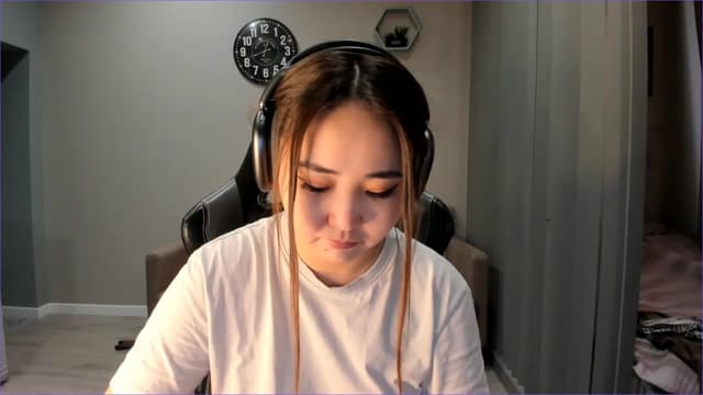 Gallery image thumbnail from Borra's myfreecams stream on, 11/27/2022, 08:54 image 7 of 20