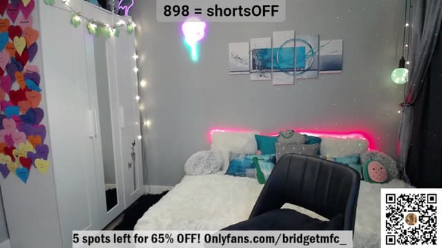 Gallery image thumbnail from Bridg's myfreecams stream on, 03/18/2023, 09:07 image 10 of 20