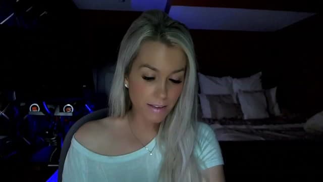 Gallery image thumbnail from Cora9's myfreecams stream on, 04/13/2023, 04:55 image 9 of 20