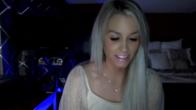 Gallery image thumbnail from Cora9's myfreecams stream on, 11/04/2023, 03:54 image 2 of 20