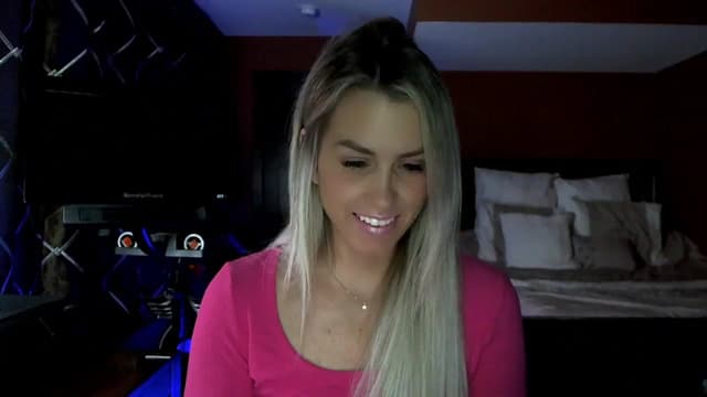 Gallery image thumbnail from Cora9's myfreecams stream on, 02/08/2024, 04:44 image 11 of 20