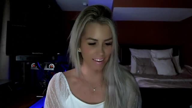 Gallery image thumbnail from Cora9's myfreecams stream on, 05/21/2024, 05:06 image 4 of 20