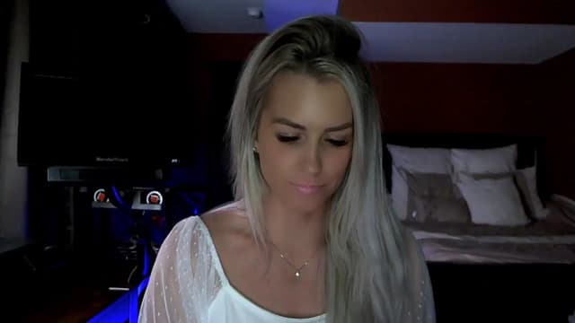 Gallery image thumbnail from Cora9's myfreecams stream on, 05/21/2024, 05:06 image 10 of 20