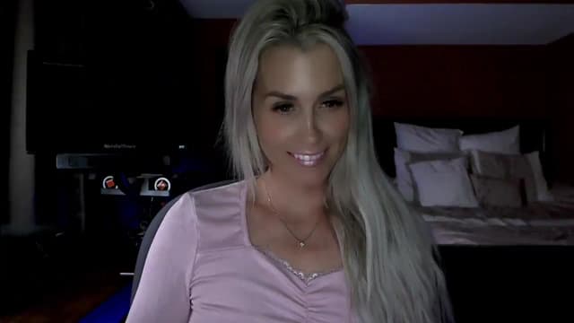 Gallery image thumbnail from Cora9's myfreecams stream on, 06/19/2024, 04:12 image 15 of 20