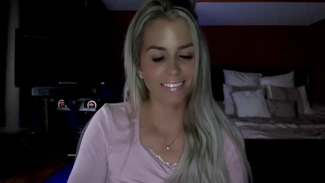 Gallery image thumbnail from Cora9's myfreecams stream on, 06/19/2024, 04:36 image 8 of 20