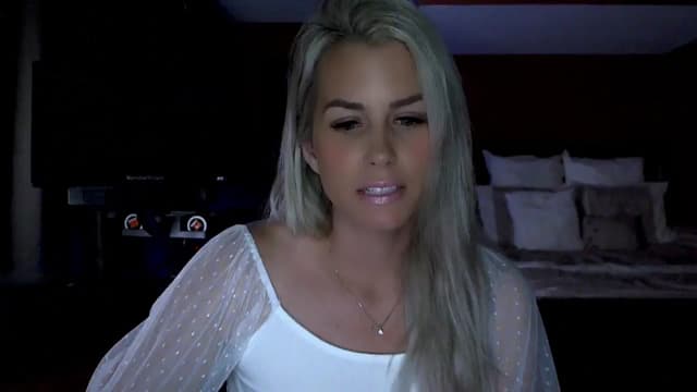 Gallery image thumbnail from Cora9's myfreecams stream on, 06/20/2024, 04:43 image 4 of 20