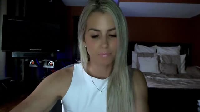 Gallery image thumbnail from Cora9's myfreecams stream on, 06/26/2024, 03:59 image 6 of 20