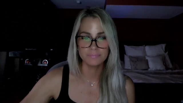 Gallery image thumbnail from Cora9's myfreecams stream on, 06/19/2025, 05:19 image 11 of 20
