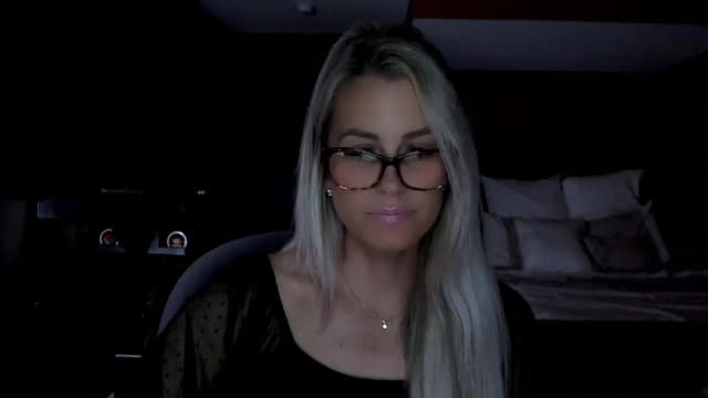 Gallery image thumbnail from Cora9's myfreecams stream on, 06/26/2025, 05:15 image 9 of 20