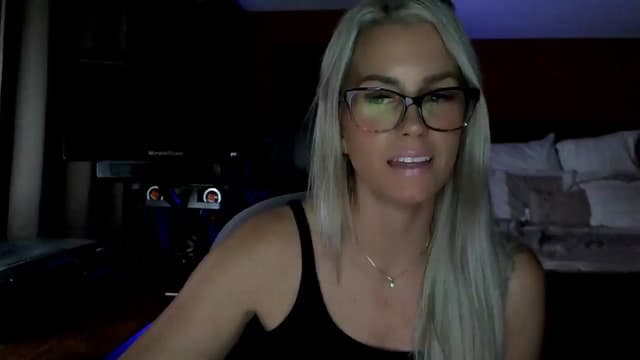 Gallery image thumbnail from Cora9's myfreecams stream on, 09/12/2025, 05:15 image 13 of 20
