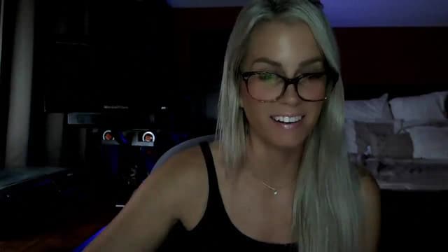 Gallery image thumbnail from Cora9's myfreecams stream on, 09/12/2025, 05:15 image 8 of 20