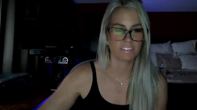 Gallery image thumbnail from Cora9's myfreecams stream on, 09/12/2025, 05:15 image 4 of 20
