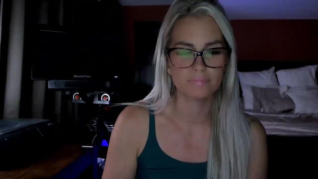Gallery image thumbnail from Cora9's myfreecams stream on, 09/17/2025, 05:05 image 2 of 20