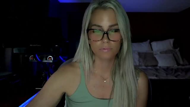Gallery image thumbnail from Cora9's myfreecams stream on, 09/24/2025, 04:41 image 3 of 20