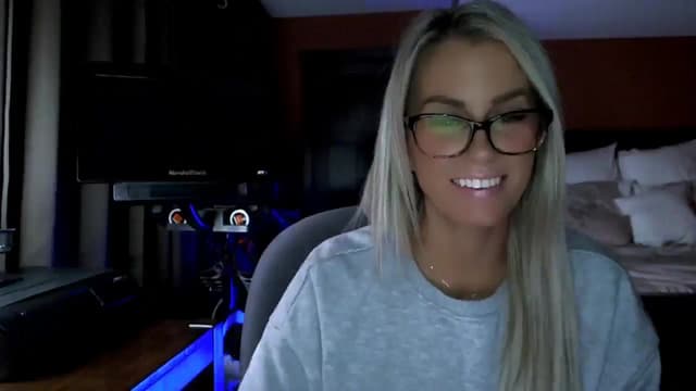 Gallery image thumbnail from Cora9's myfreecams stream on, 10/31/2025, 05:03 image 14 of 20