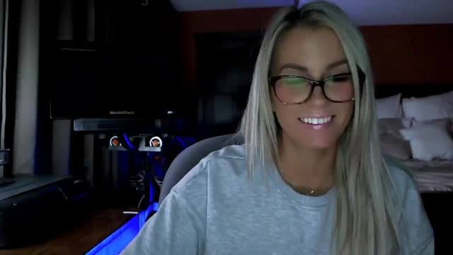 Gallery image thumbnail from Cora9's myfreecams stream on, 10/31/2025, 05:03 image 11 of 20