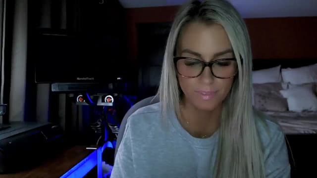 Gallery image thumbnail from Cora9's myfreecams stream on, 10/31/2025, 05:03 image 4 of 20