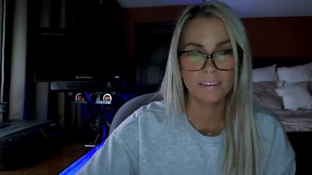 Gallery image thumbnail from Cora9's myfreecams stream on, 10/31/2025, 05:03 image 12 of 20