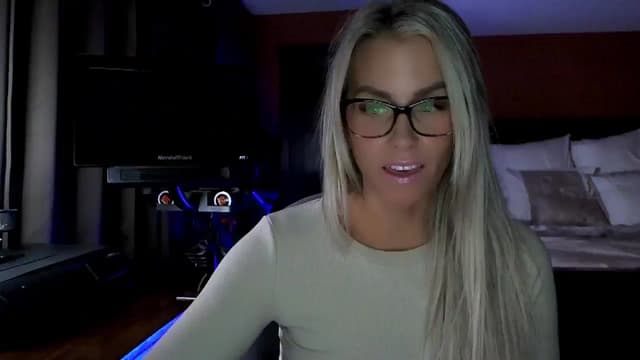 Gallery image thumbnail from Cora9's myfreecams stream on, 11/18/2025, 05:44 image 1 of 20