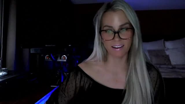 Gallery image thumbnail from Cora9's myfreecams stream on, 12/03/2025, 06:18 image 9 of 20