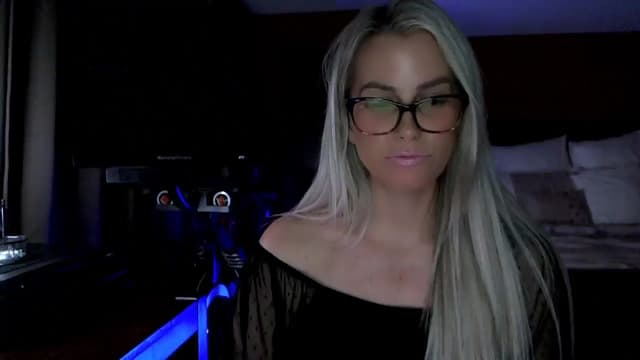 Gallery image thumbnail from Cora9's myfreecams stream on, 12/03/2025, 06:18 image 5 of 20