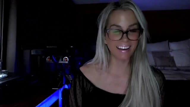 Gallery image thumbnail from Cora9's myfreecams stream on, 12/03/2025, 06:18 image 17 of 20
