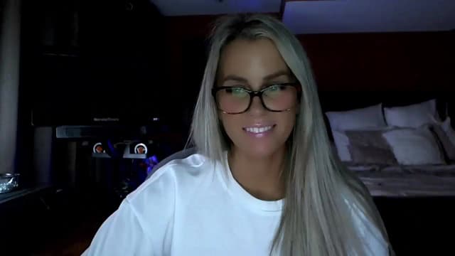 Gallery image thumbnail from Cora9's myfreecams stream on, 12/17/2025, 06:13 image 9 of 20