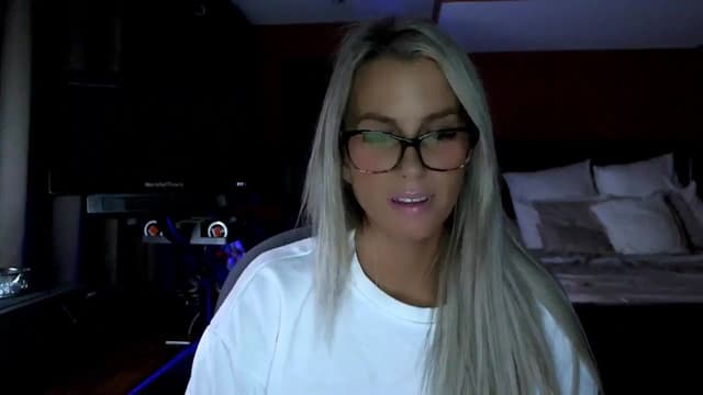 Gallery image thumbnail from Cora9's myfreecams stream on, 12/17/2025, 06:13 image 6 of 20